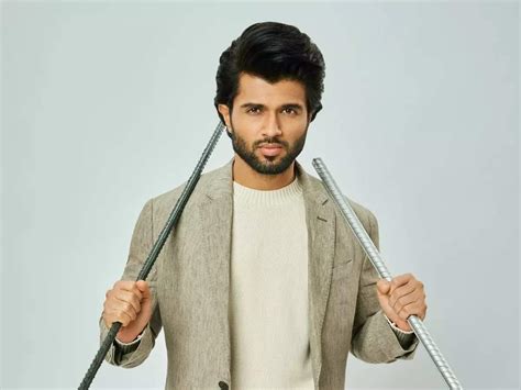 vijay deverakonda face shape